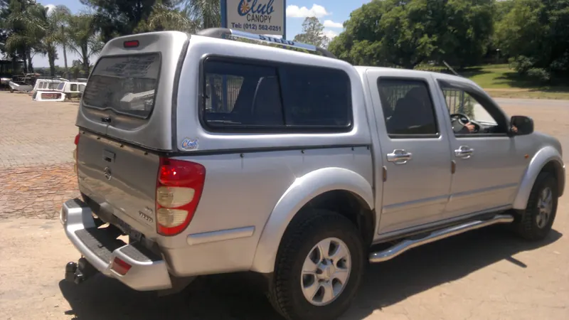 Silver GWM double cab with a colour-matched canopy and roof rails.